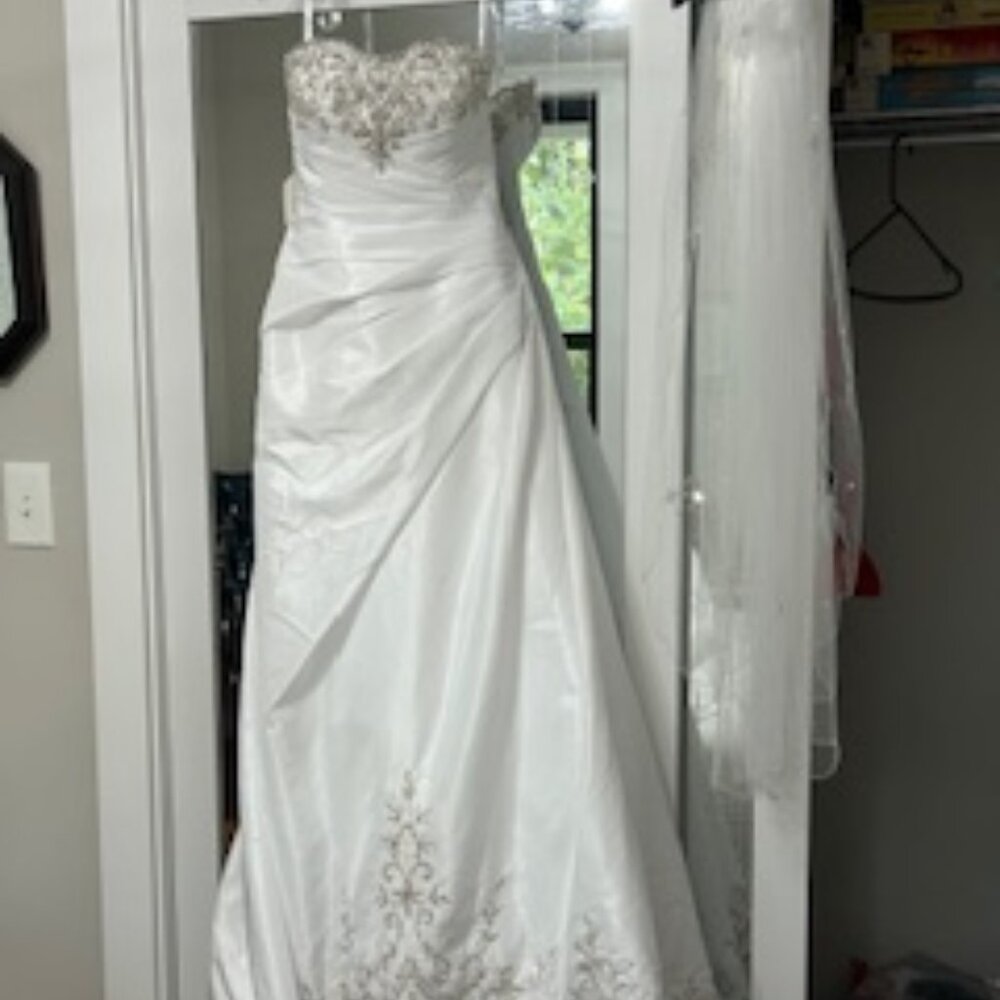 Wedding dress/Private label by G/Size 4/White
